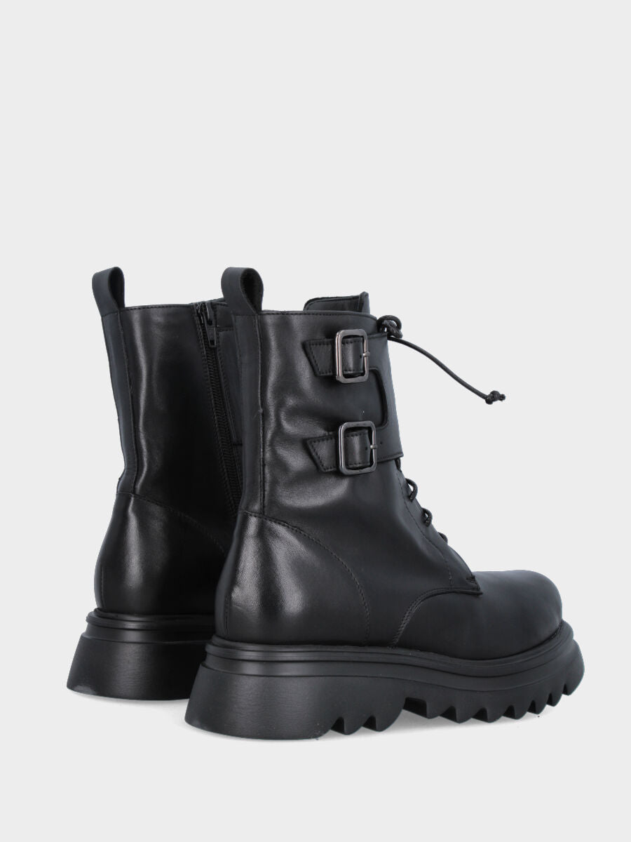 Boot de combat en nappa noir avec sangles sur guêtre