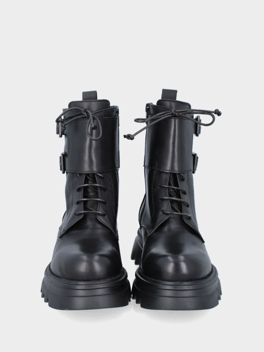 Boot de combat en nappa noir avec sangles sur guêtre