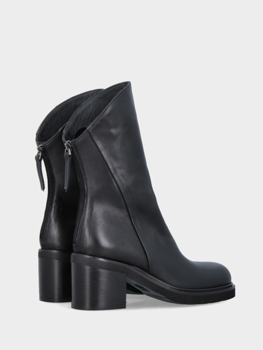 Stivaletto in nappa nera con gambale goffrato