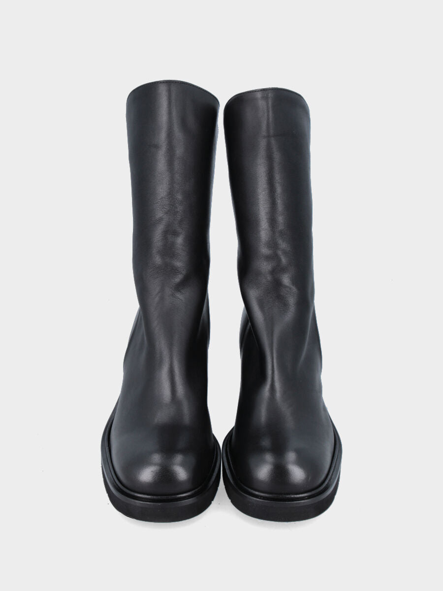 Stivaletto in nappa nera con gambale goffrato