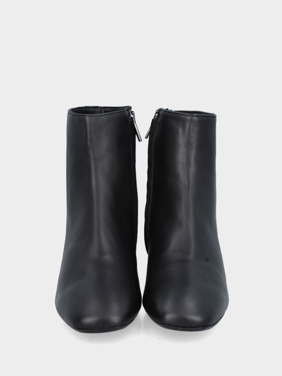 Bottine en nappa noire avec talon bloc et bout carré