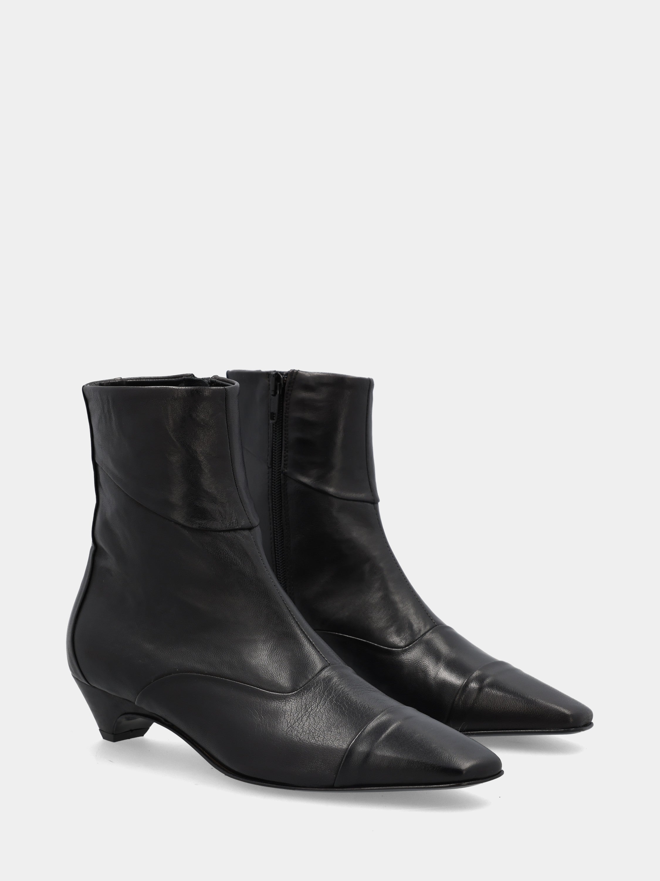 Sandalo monoblocco in vitello rosso con fascia ripiegata