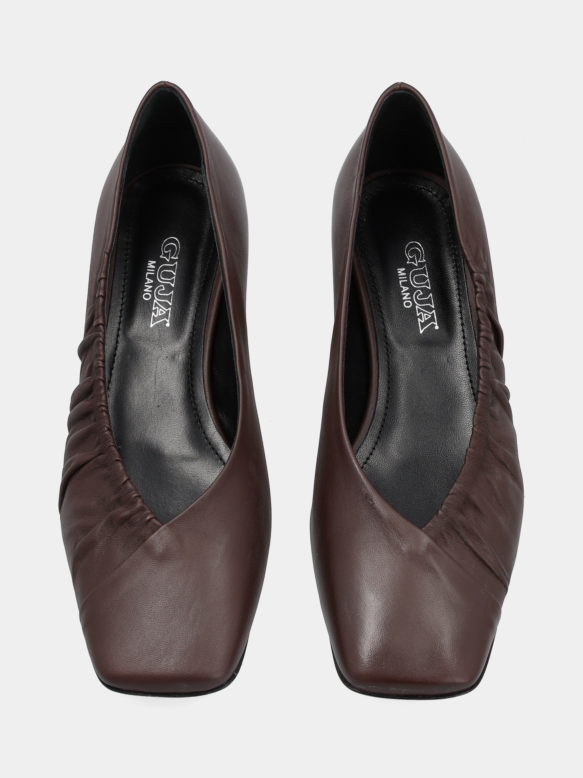 Sandalo monoblocco in vitello rosso con fascia ripiegata