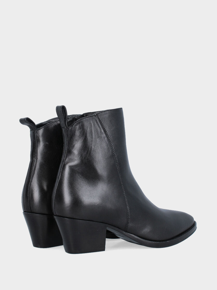 Stivaletto in nappa nera con tacco monoblocco