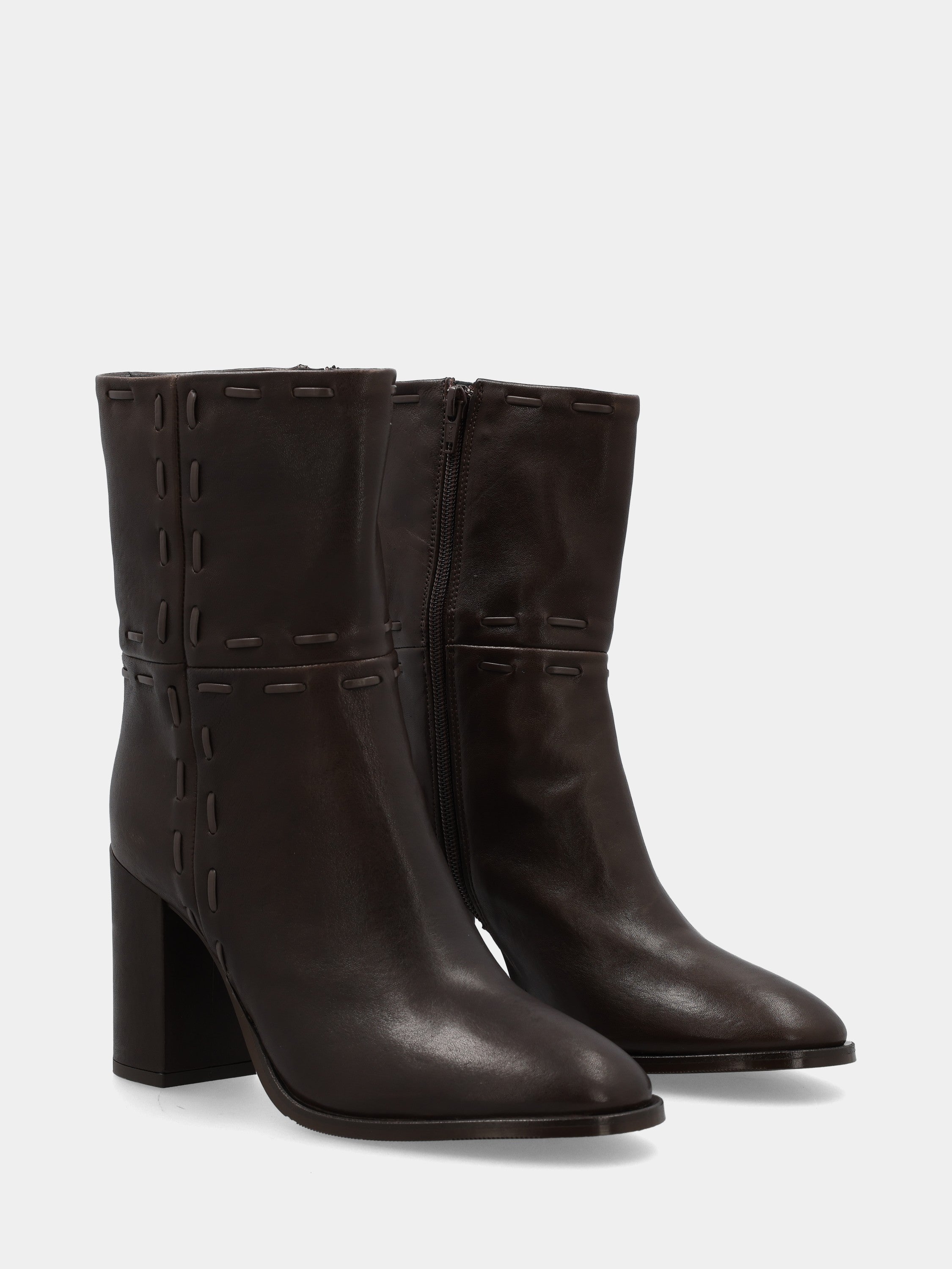 Sandalo monoblocco in vitello rosso con fascia ripiegata