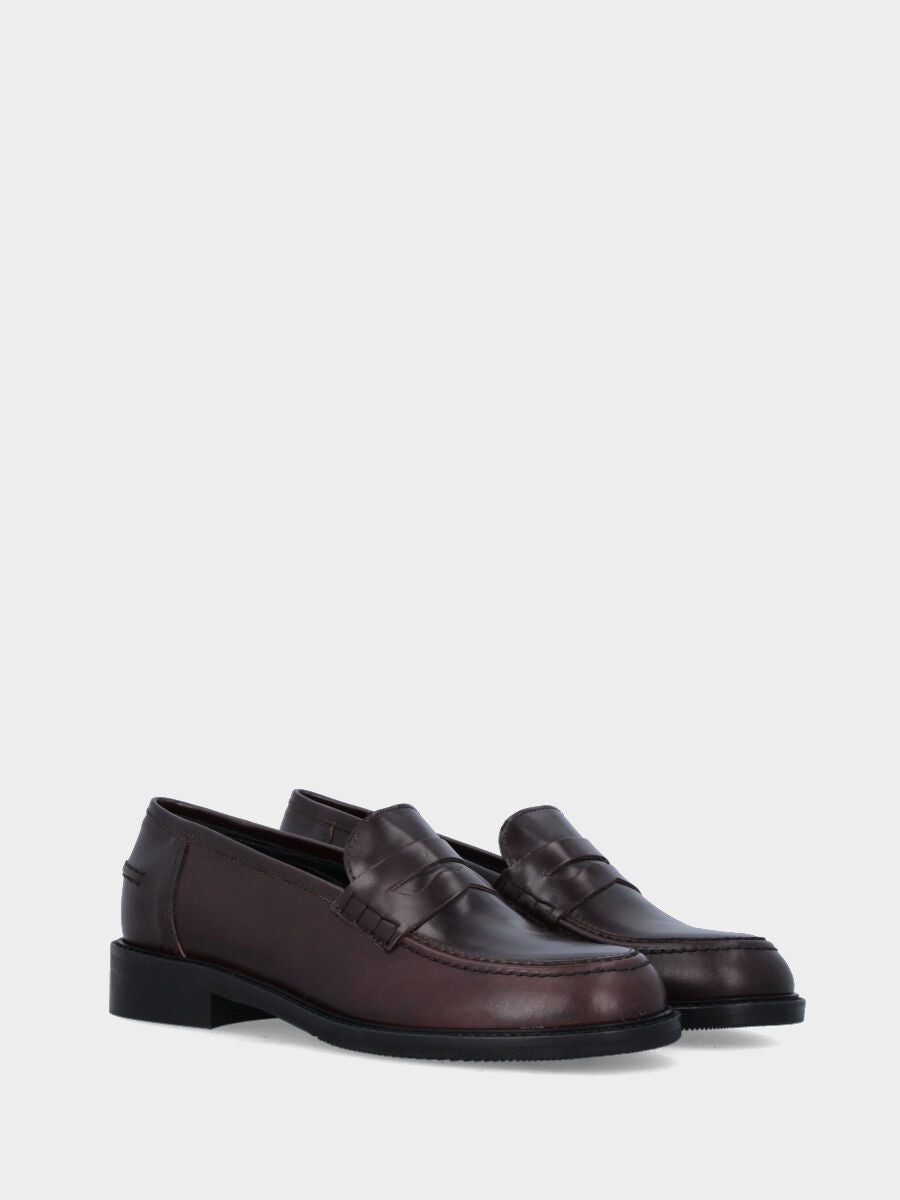 Sandalo monoblocco in vitello rosso con fascia ripiegata