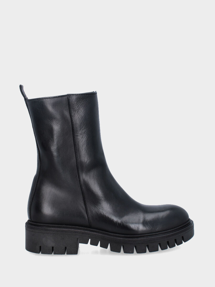 Bottine en veau noir avec semelle crantée flexible