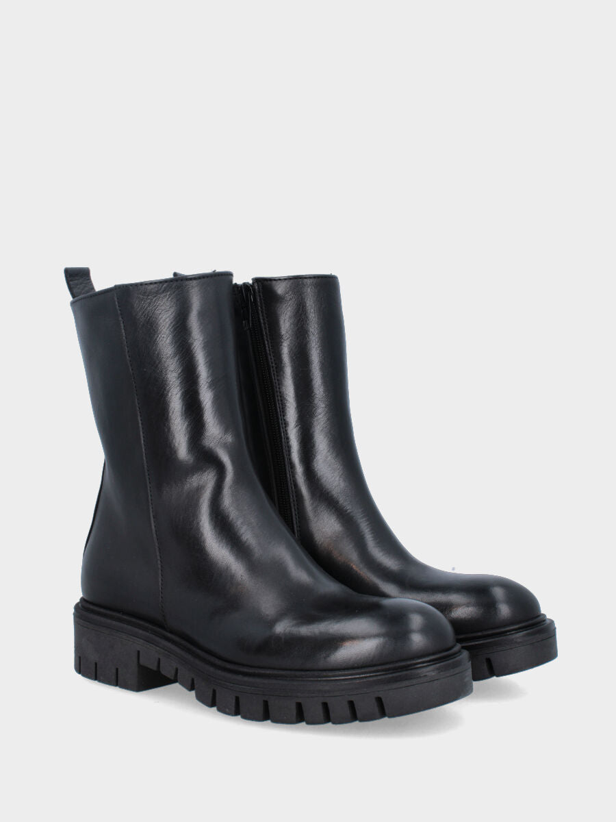 Bottine en veau noir avec semelle crantée flexible