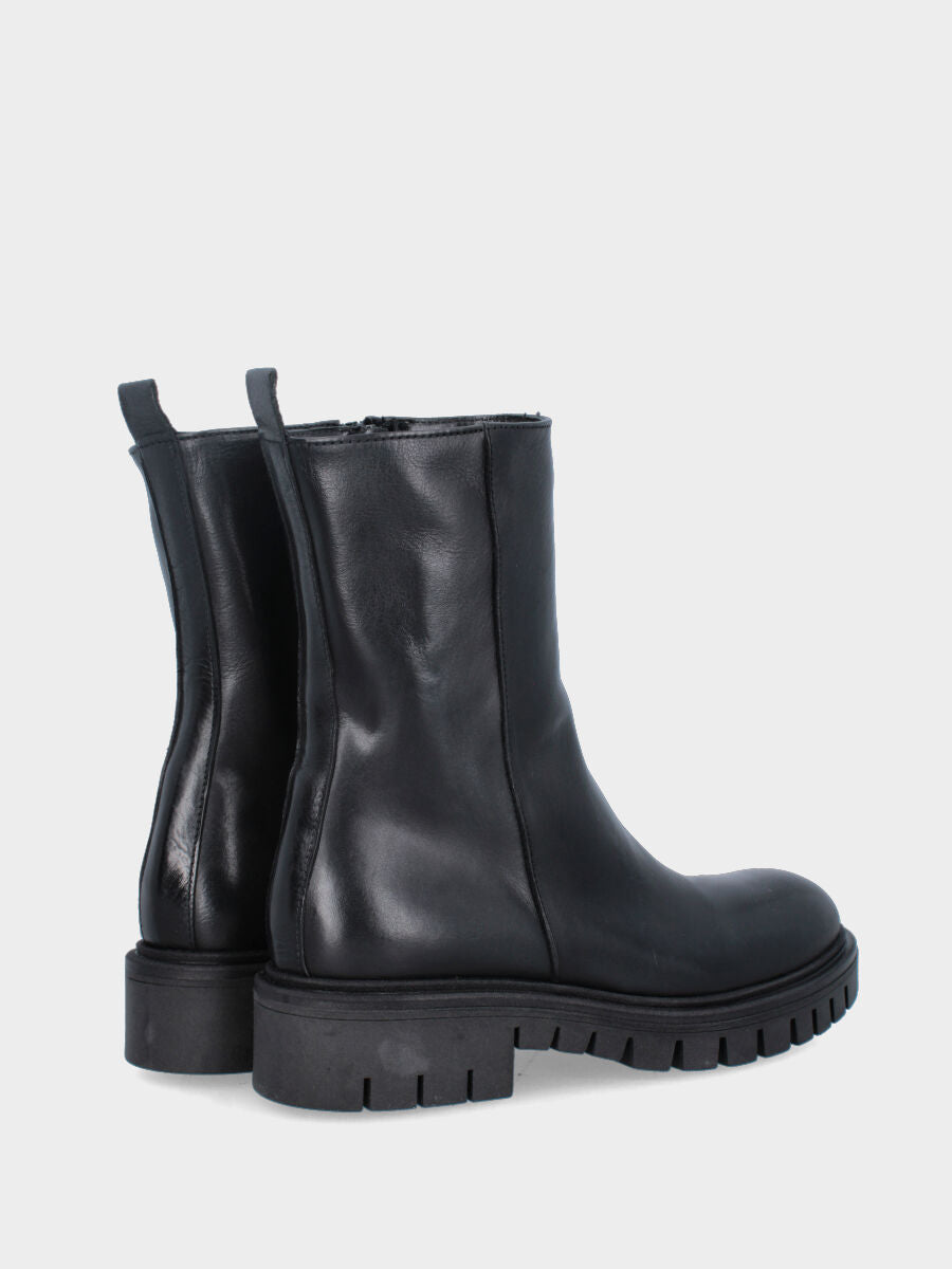 Bottine en veau noir avec semelle crantée flexible