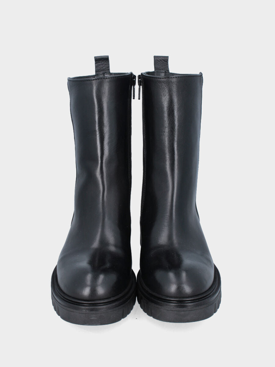 Bottine en veau noir avec semelle crantée flexible