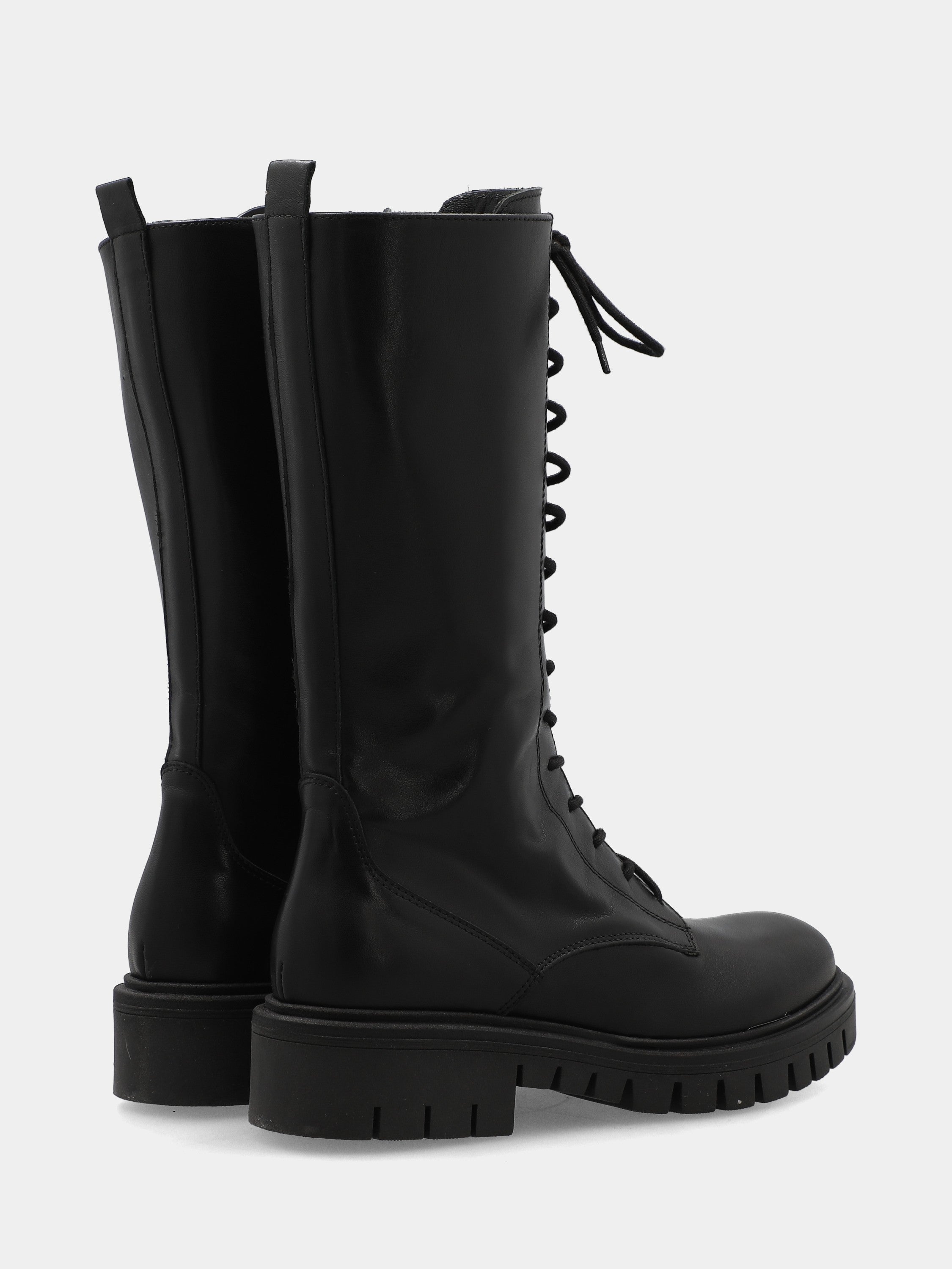 Combat boot in black calfskin with 3/4 shaft and flexible tank sole