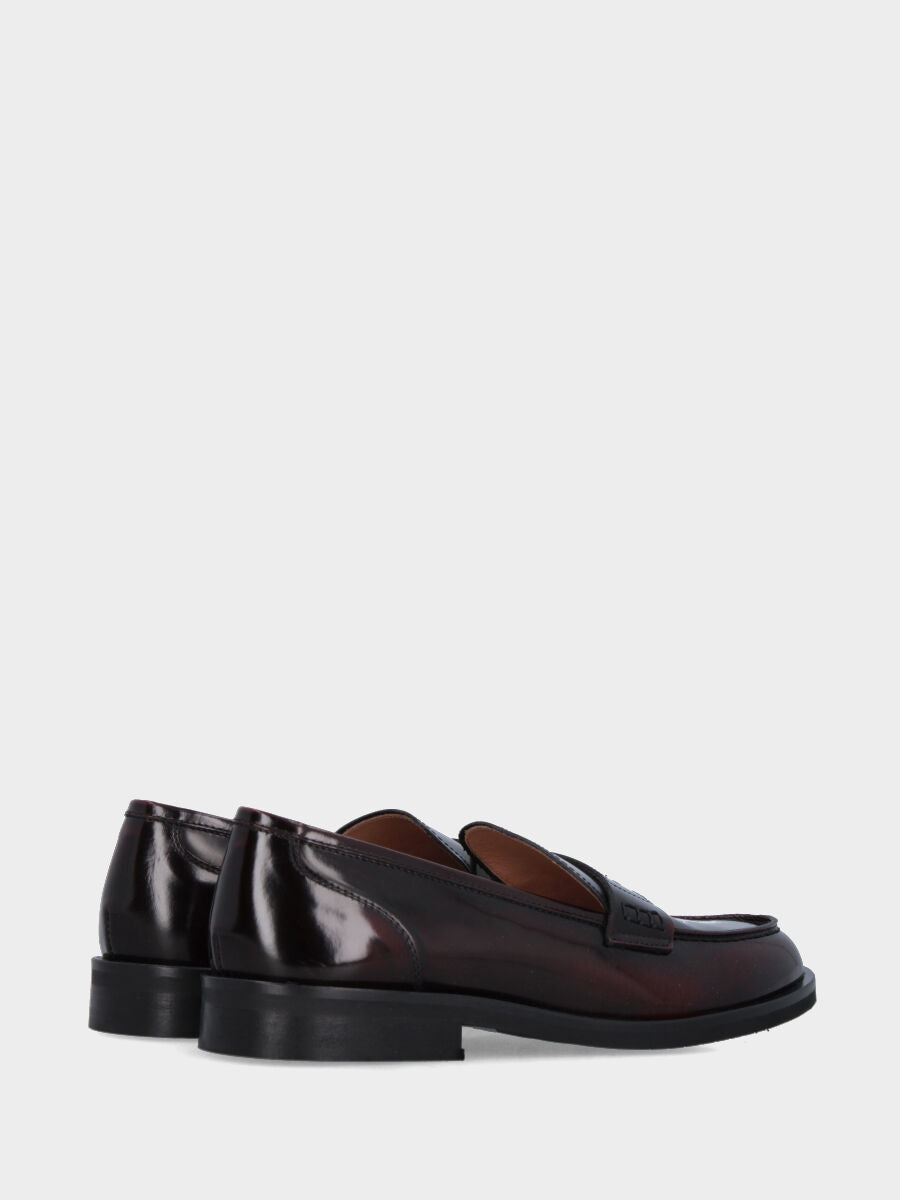 Sandalo monoblocco in vitello rosso con fascia ripiegata