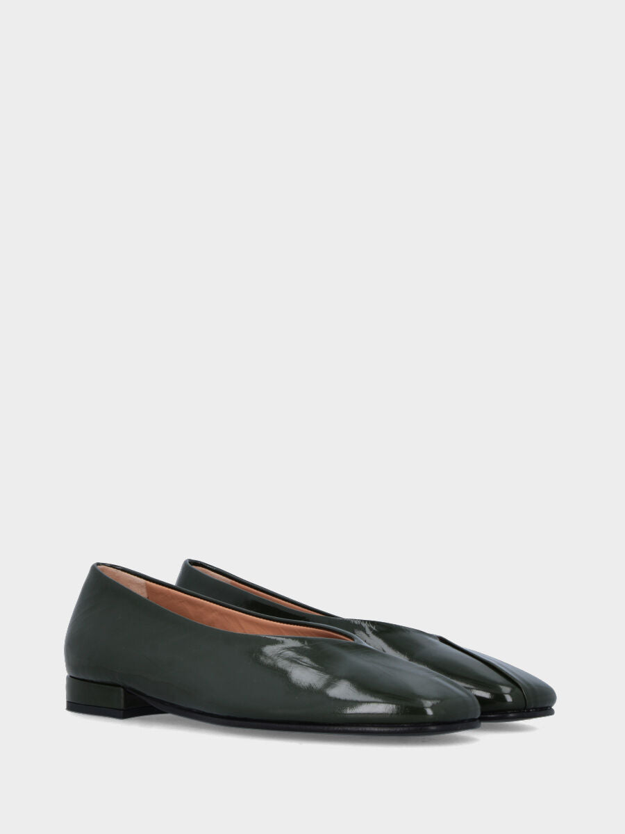Sandalo monoblocco in vitello rosso con fascia ripiegata