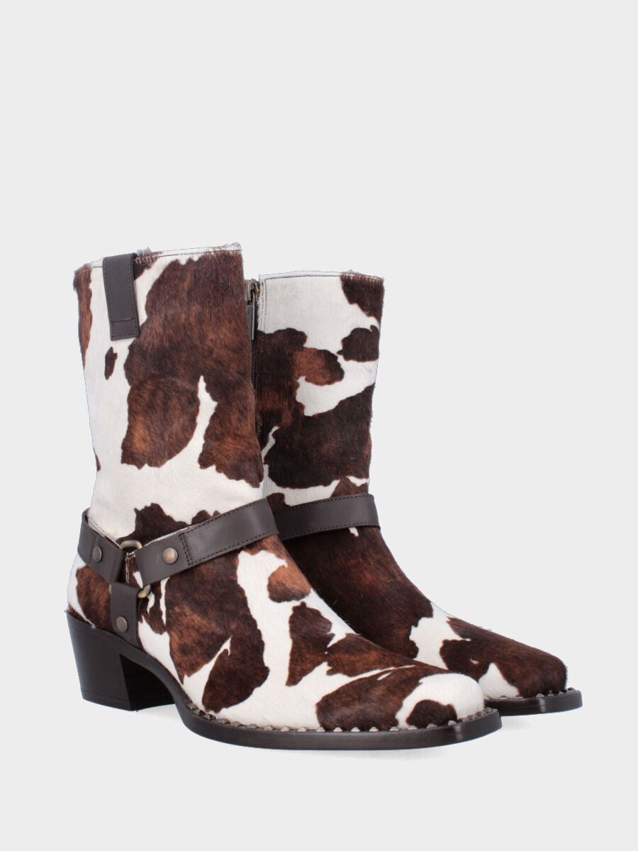 Bottines western en cuir façon poulain moucheté avec clous et étrier