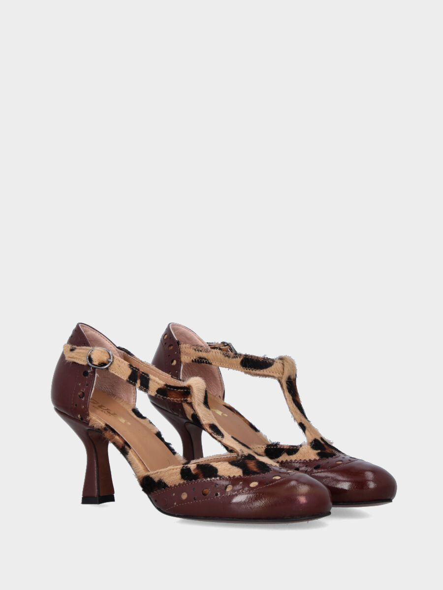 Pumps T-Riemchen aus dunkelbraunem Lackleder mit Ponyfell-Leder Profilen in gefleckt