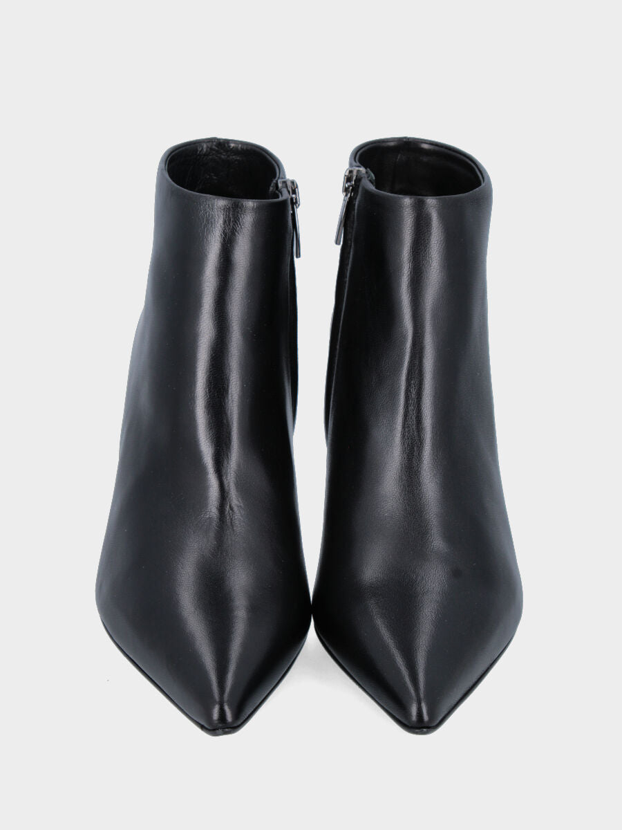 Bottine en nappa noire avec bout effilé et talon creux