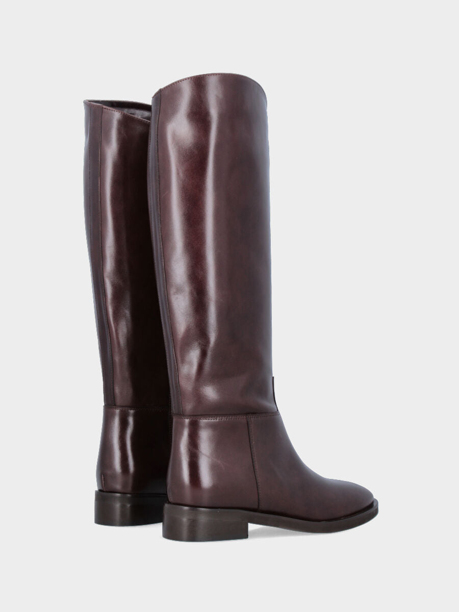 Sandalo monoblocco in vitello rosso con fascia ripiegata