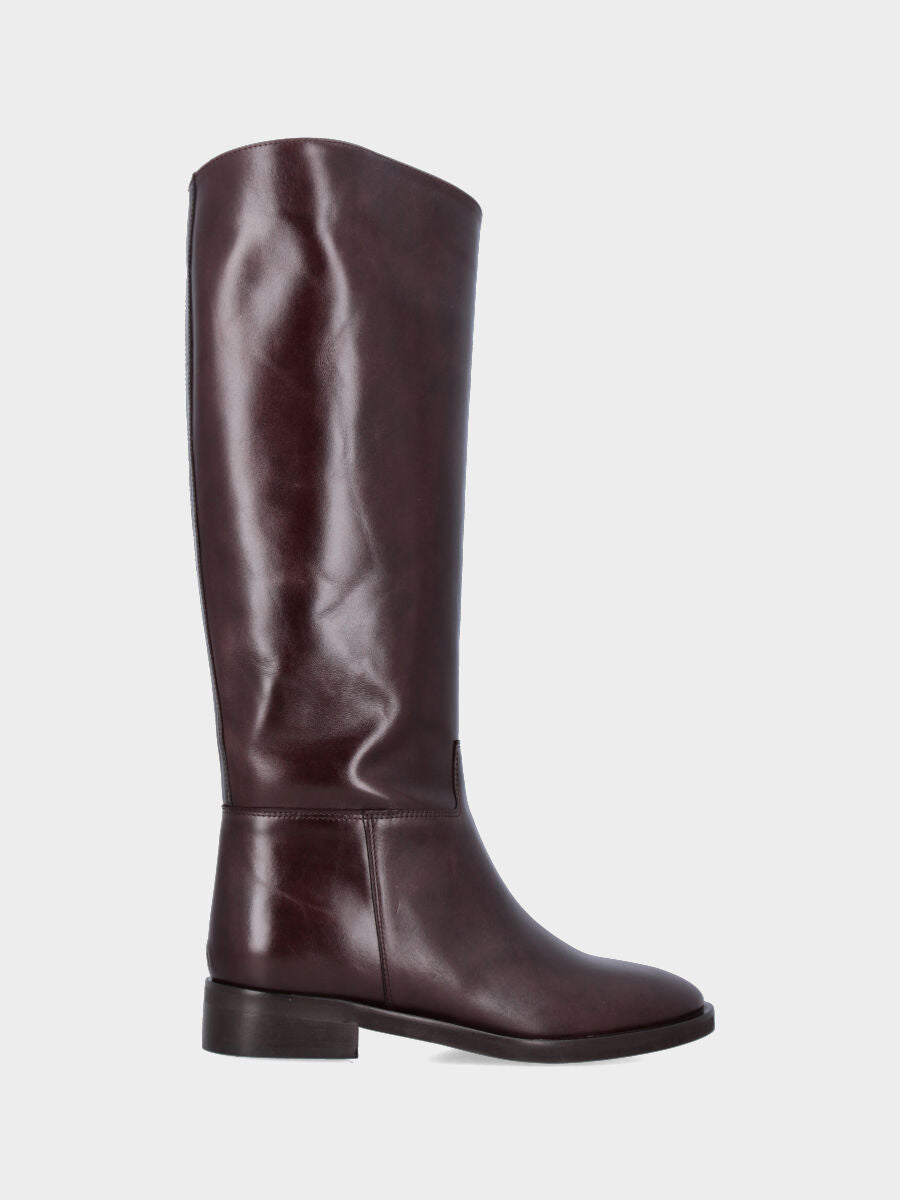 Sandalo monoblocco in vitello rosso con fascia ripiegata