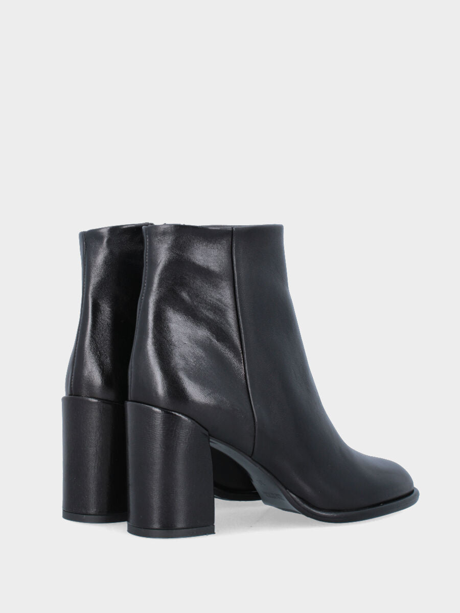 Stivaletto in nappa nera con plateau e tacco a blocco