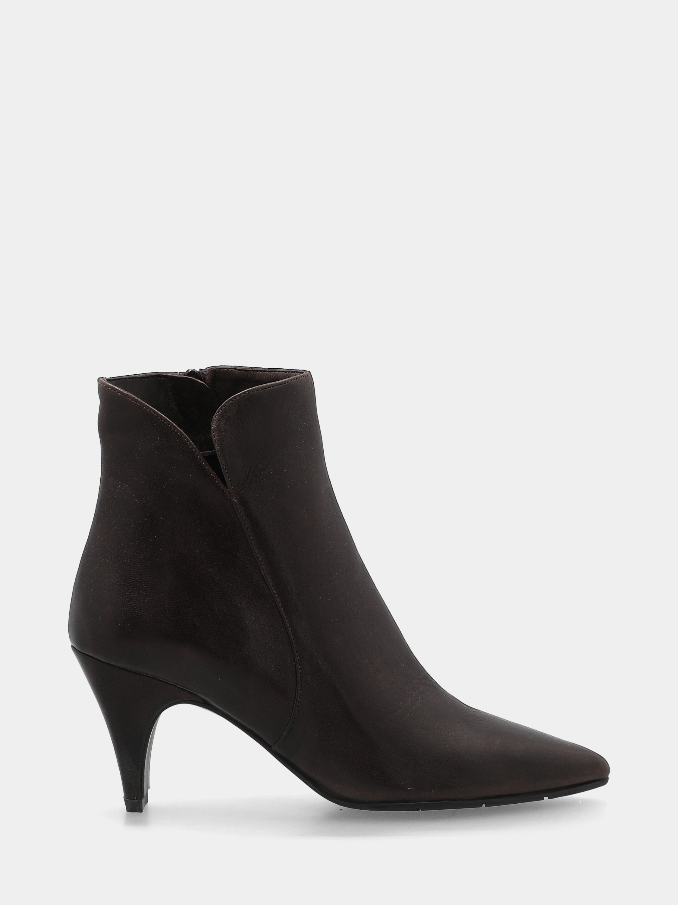 Sandalo monoblocco in vitello rosso con fascia ripiegata