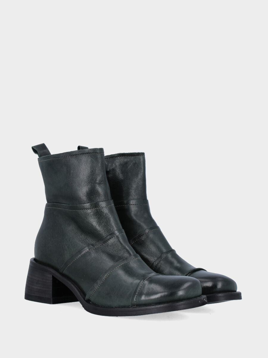 Sandalo monoblocco in vitello rosso con fascia ripiegata