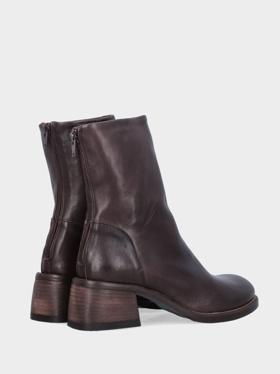 Sandalo monoblocco in vitello rosso con fascia ripiegata