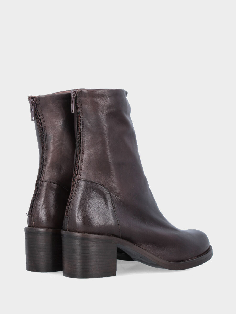 Sandalo monoblocco in vitello rosso con fascia ripiegata