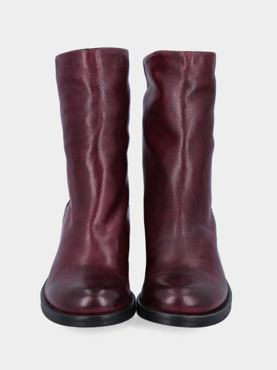 Sandalo monoblocco in vitello rosso con fascia ripiegata