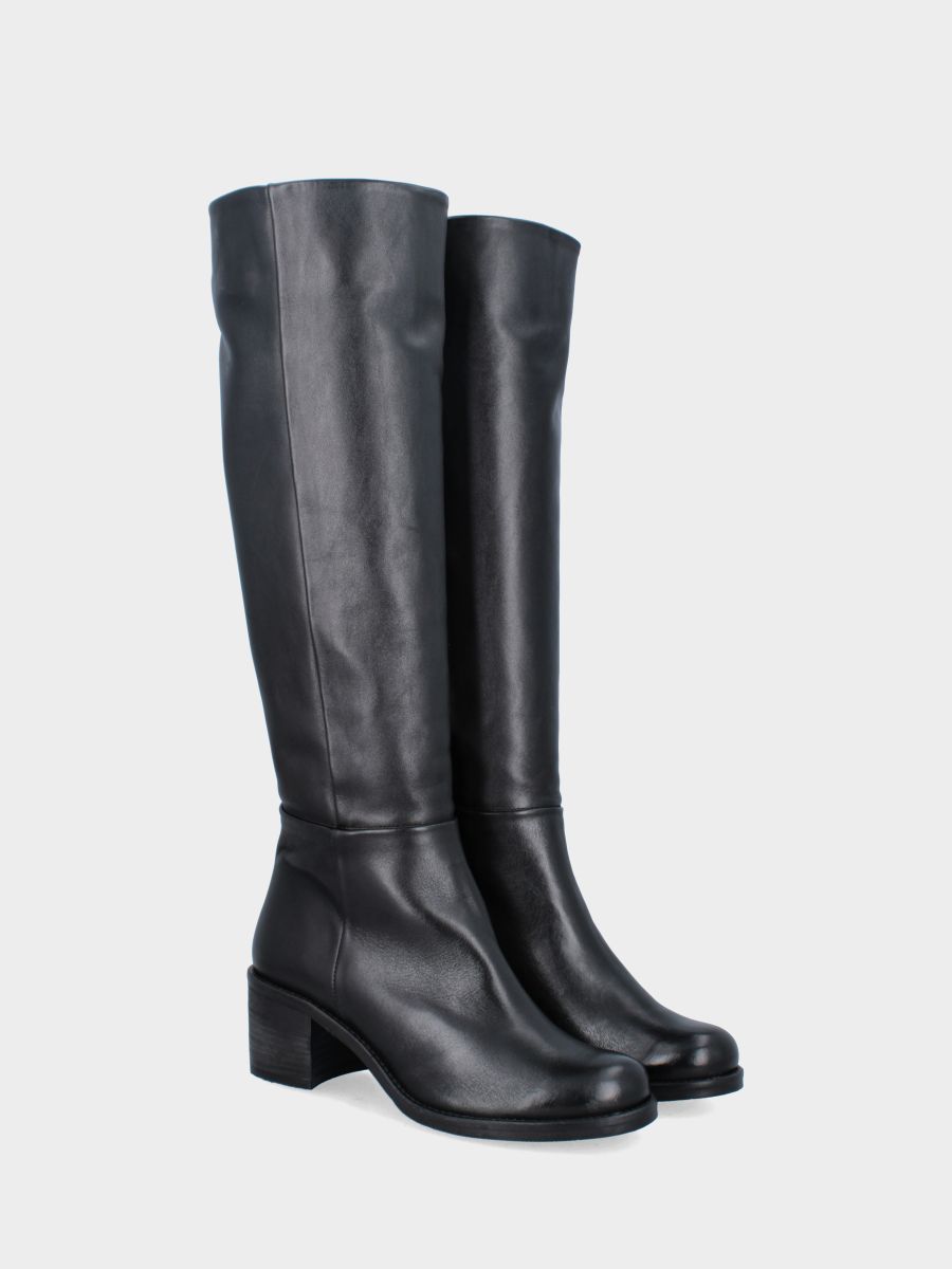 Sandalo monoblocco in vitello rosso con fascia ripiegata