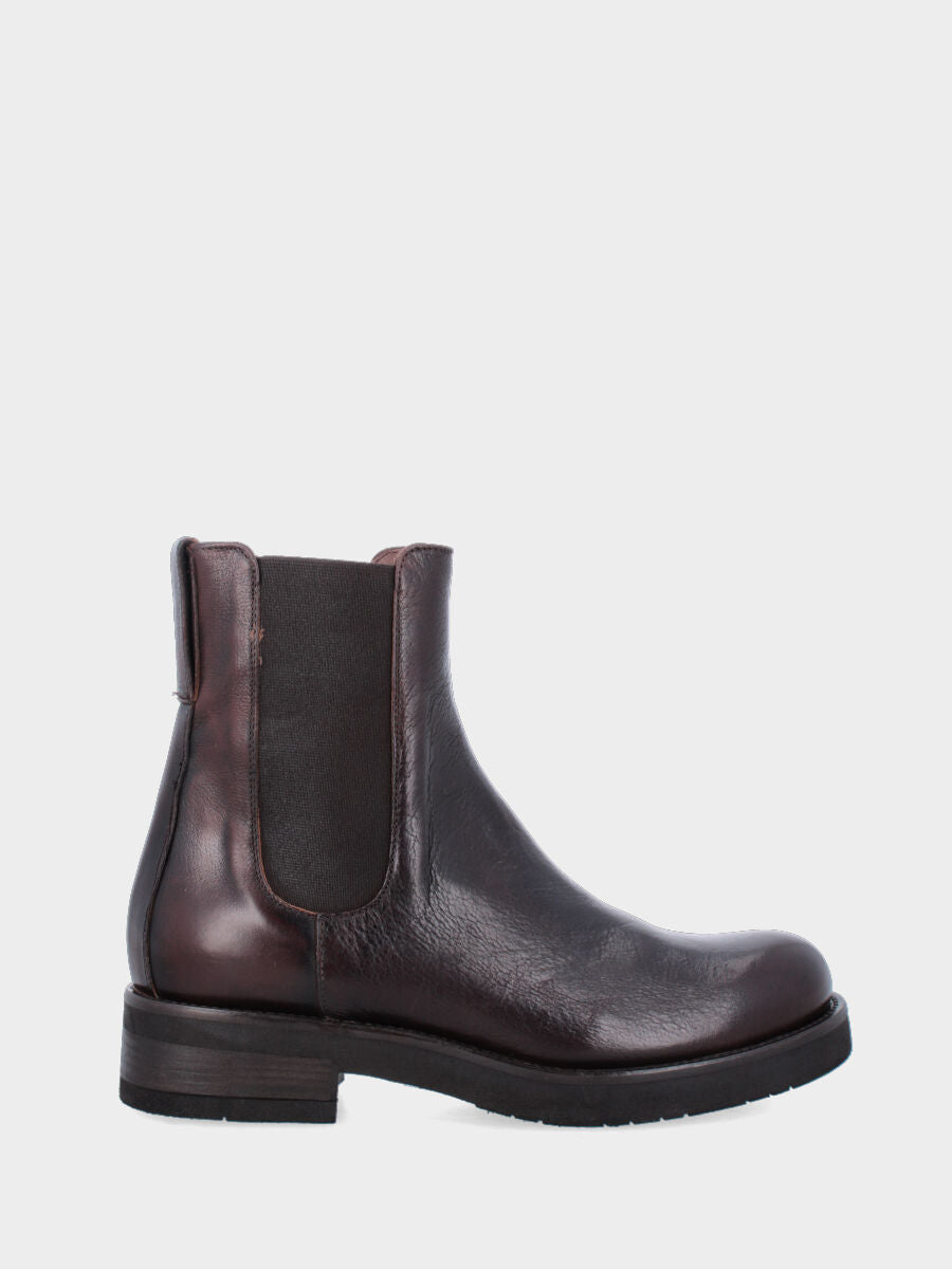 Sandalo monoblocco in vitello rosso con fascia ripiegata