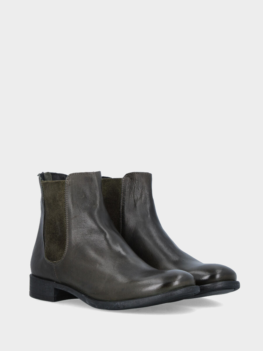 Sandalo monoblocco in vitello rosso con fascia ripiegata