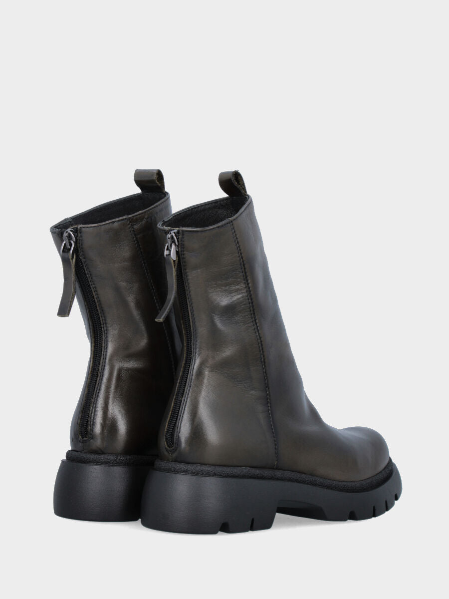Stivaletto in nappa verde con platform e gambaletto goffrato