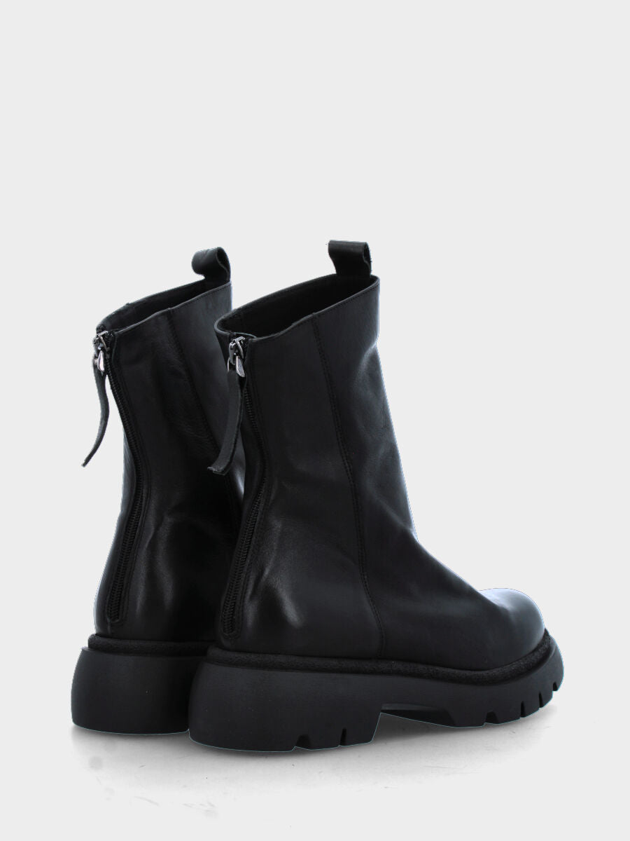 Stivaletto in nappa nera con platform e gambaletto goffrato