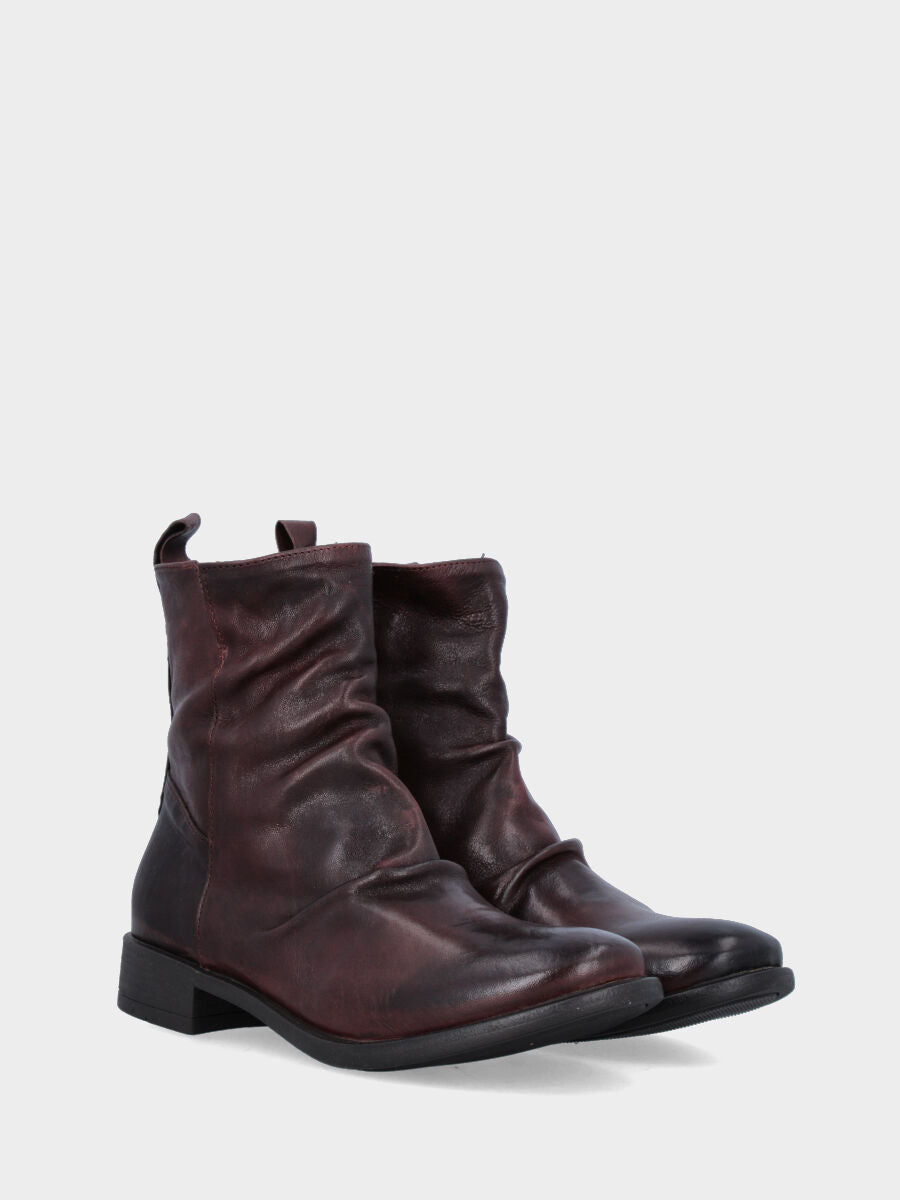 Sandalo monoblocco in vitello rosso con fascia ripiegata