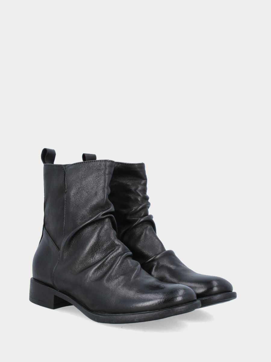 Sandalo monoblocco in vitello rosso con fascia ripiegata