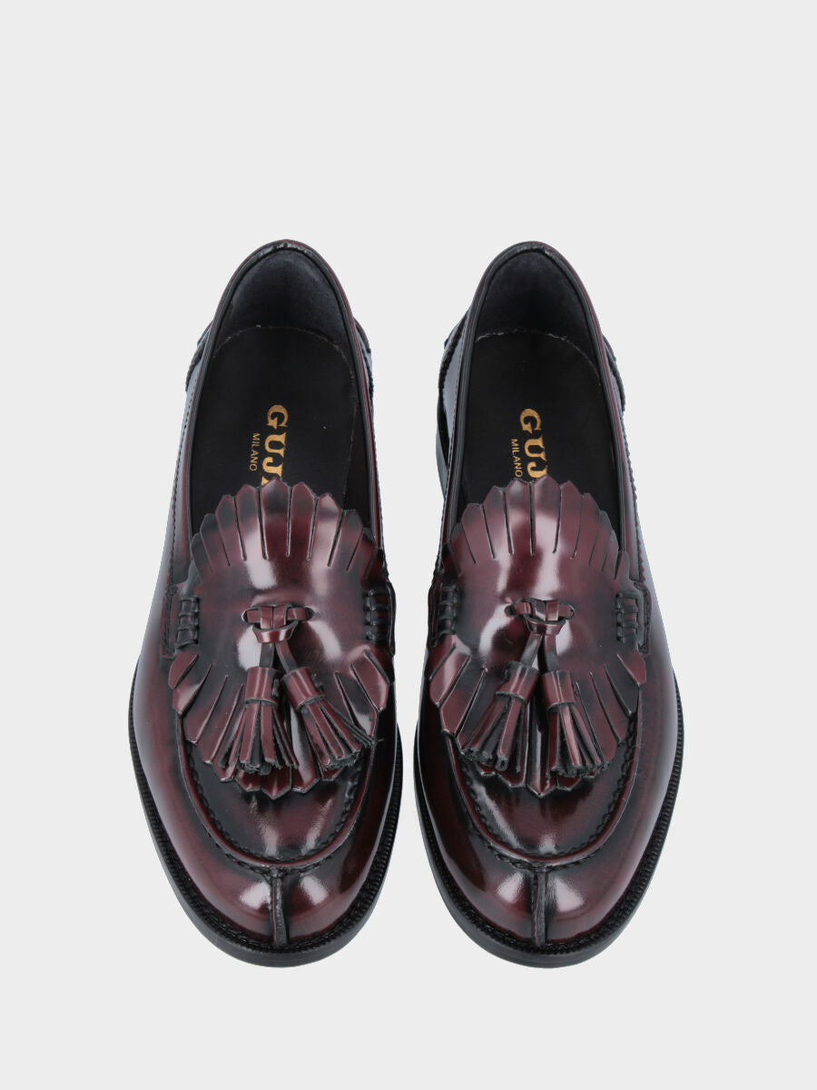 Mocassino in vitello bordeaux con frangia ovale e nappine