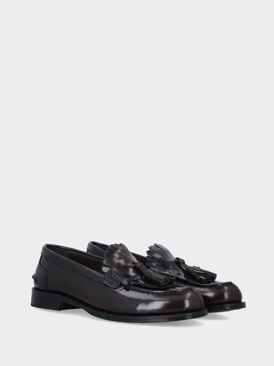 Sandalo monoblocco in vitello rosso con fascia ripiegata