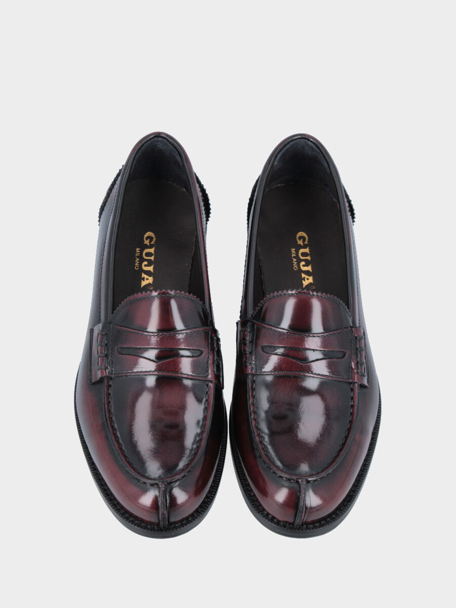 Mocassino college in vitello bordeaux con vaschetta frastagliata e mascherina a bocca di leone