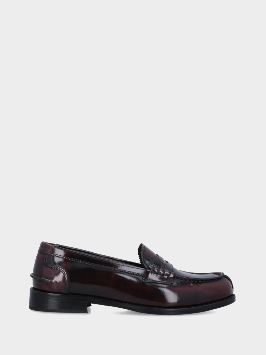 Sandalo monoblocco in vitello rosso con fascia ripiegata
