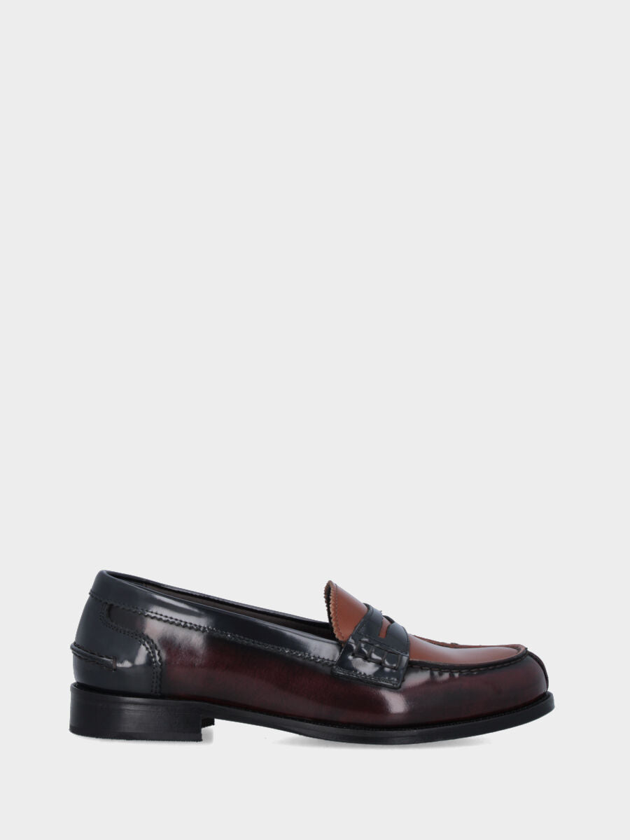 Sandalo monoblocco in vitello rosso con fascia ripiegata
