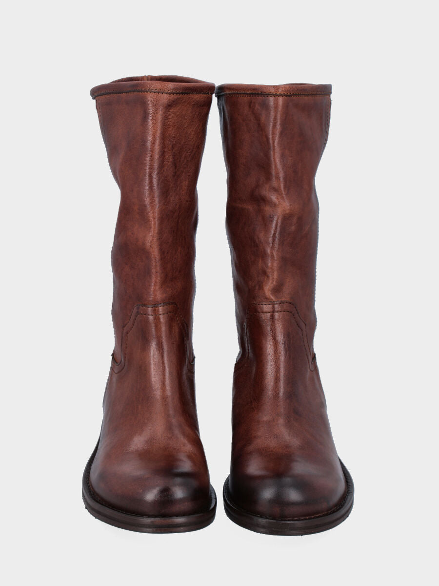 Stivaletto 3/4 in vitello color cuoio con tacco basso e punta tonda