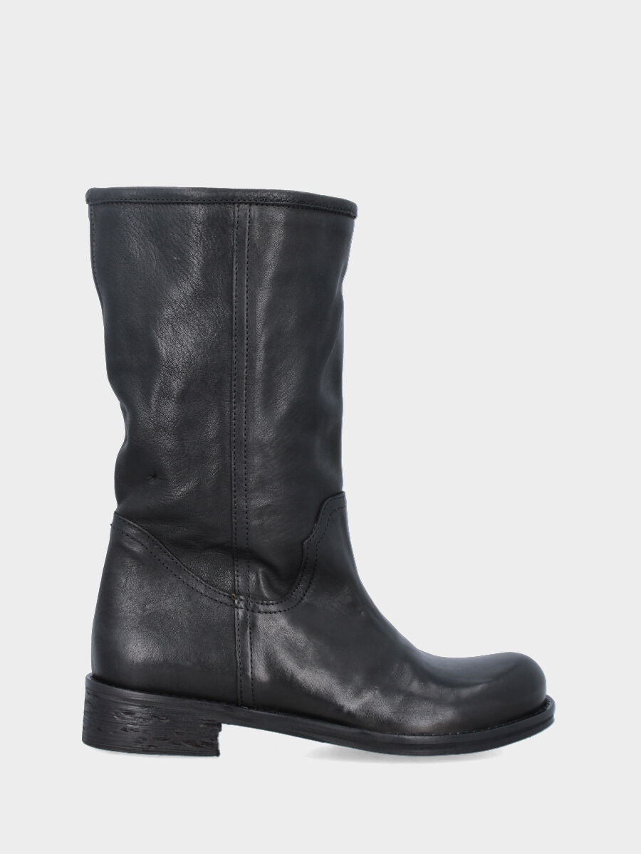 Stivaletto 3/4 in vitello nero con tacco basso e punta tonda