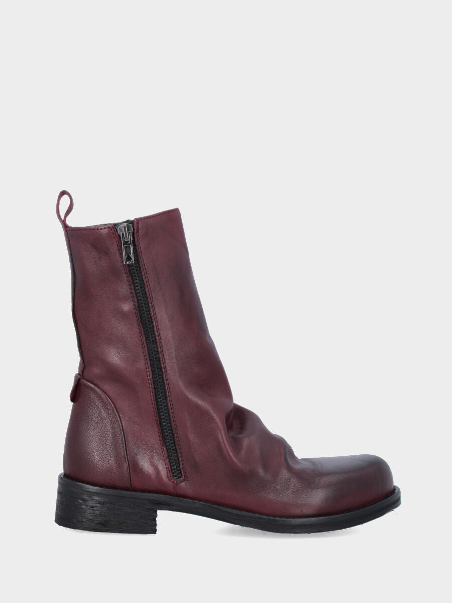 Stivaletto in vitello bordeaux con goffrature sul collo e tacco basso