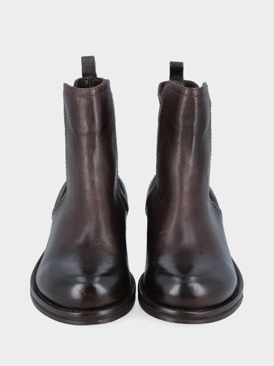 Beatles in dark brown calfskin with round toe and low heel