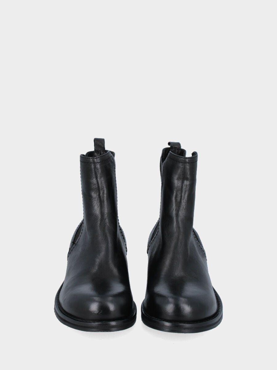 Beatles in vitello nero con punta tonda e tacco basso