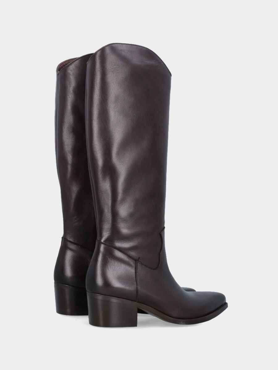 Camperos a stivale in vitello testa di moro con punta sfilata e tacco medio