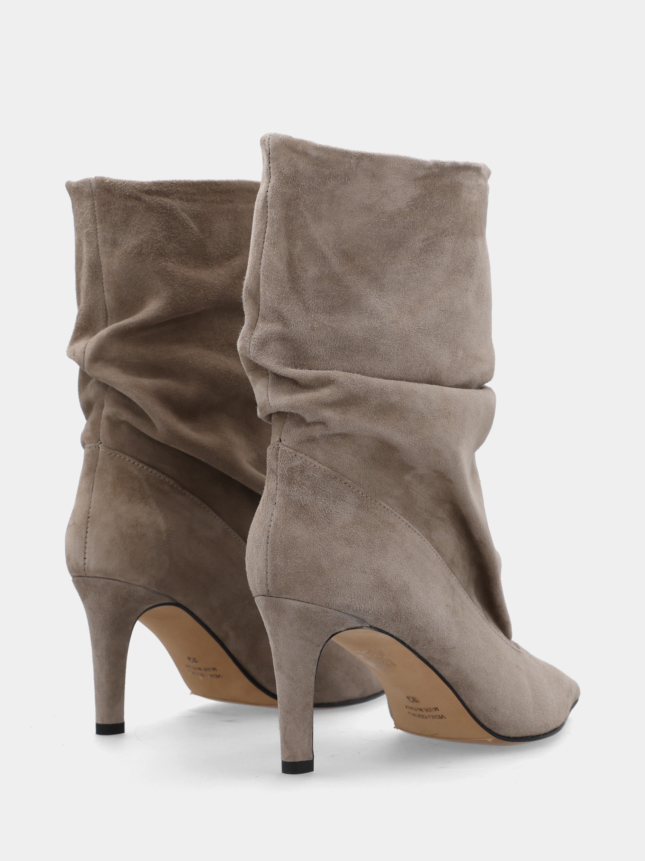 Sandalo monoblocco in vitello rosso con fascia ripiegata