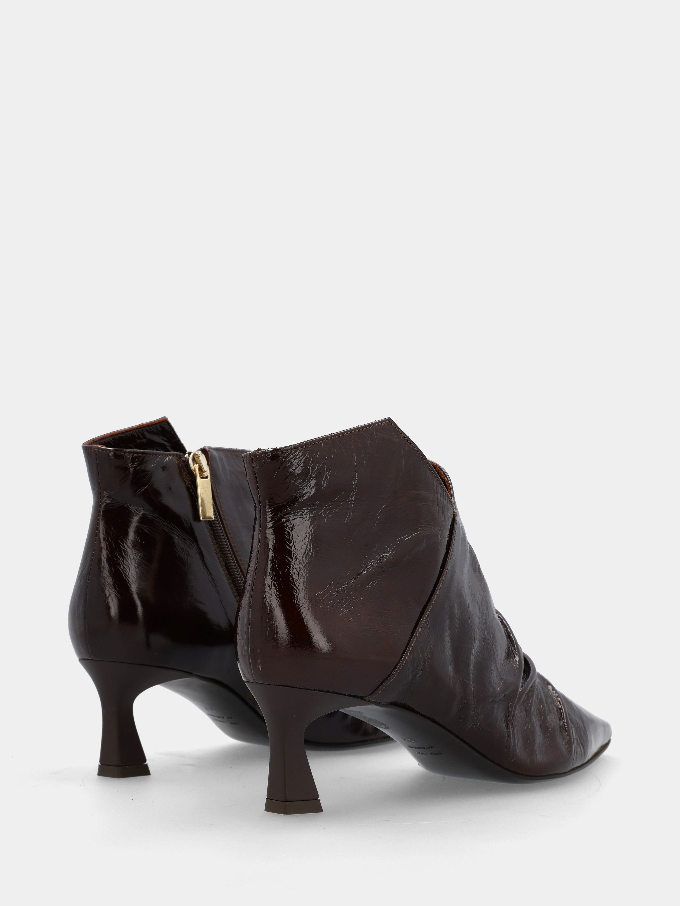 Sandalo monoblocco in vitello rosso con fascia ripiegata