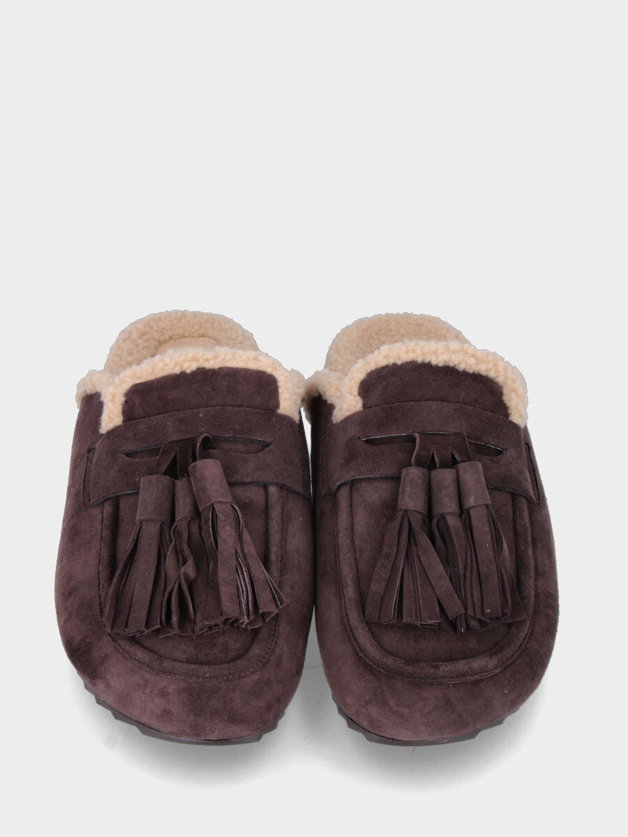 Sabot in camoscio testa di moro con nappine e fodera in lana