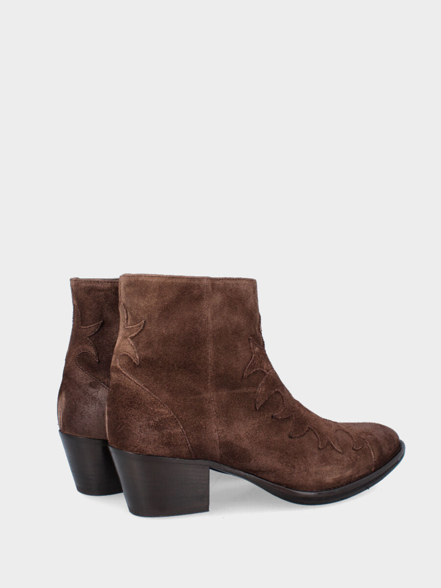 Camperos in velour color cuoio con riporti fiammati e tacco medio